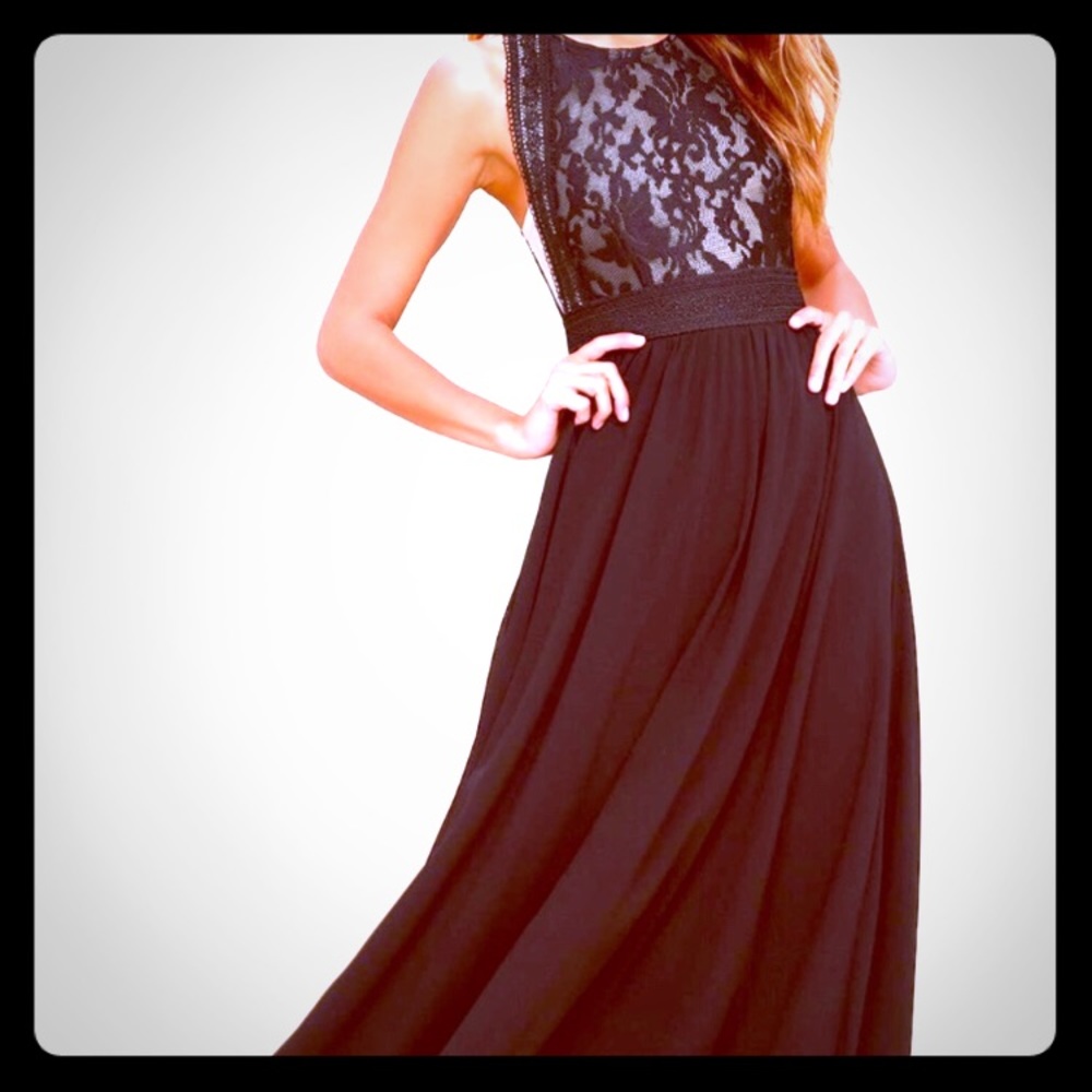 NWT Lulus black lace maxi dress